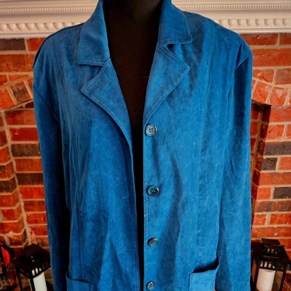 Briggs Blue Button Up Shacket with Pockets. Clean & Crisp Look Vintage Look.